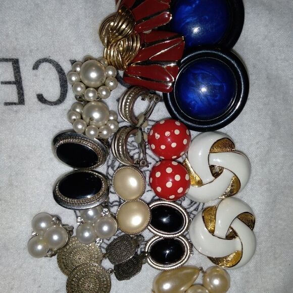 13 pair of vintage clip on back earrings - Picture 1 of 7